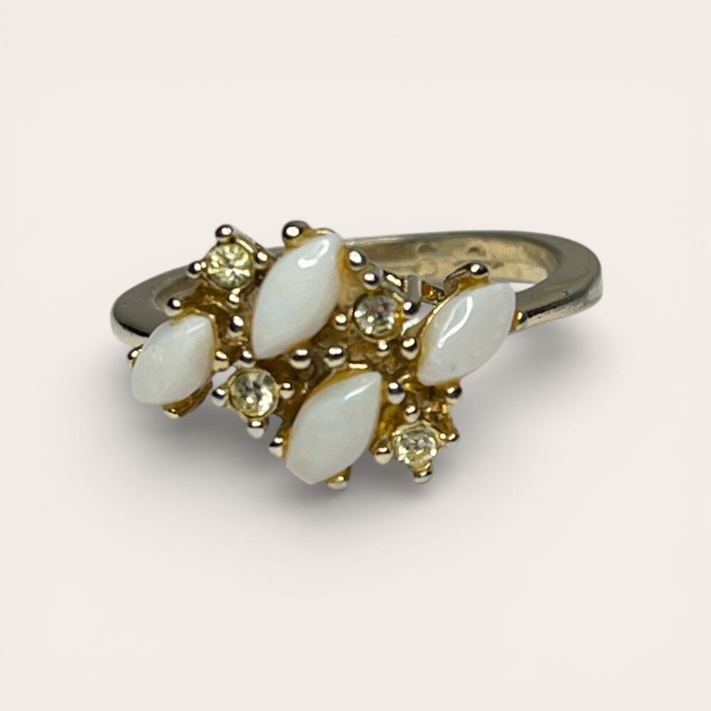 Vintage Opalescent White Cluster Cocktail Ring Size 8 Gold Tone Unmarked